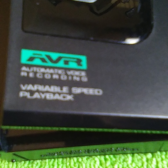 GE 3-5366A Portable Cassette Player - Picture 8 of 9